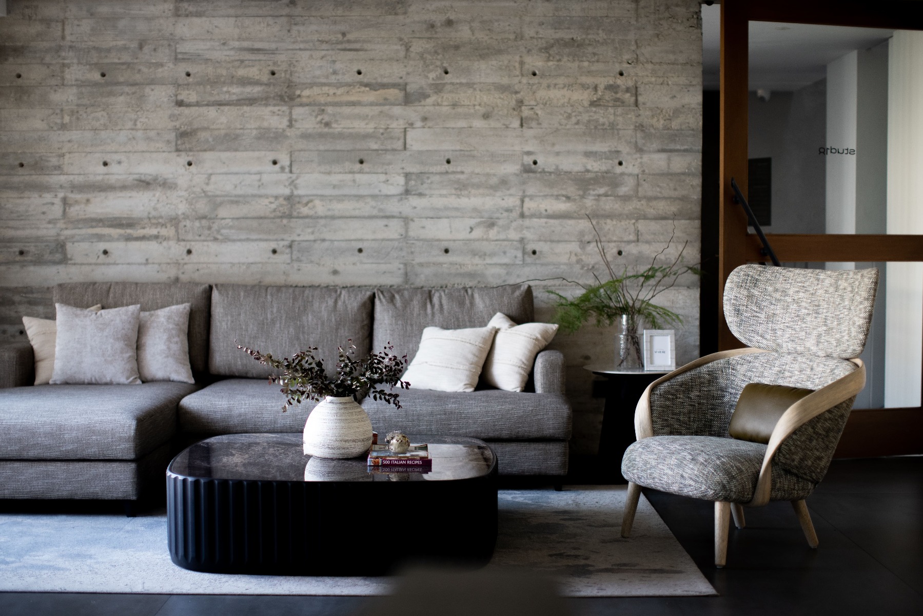 STOLA Lounge Chair