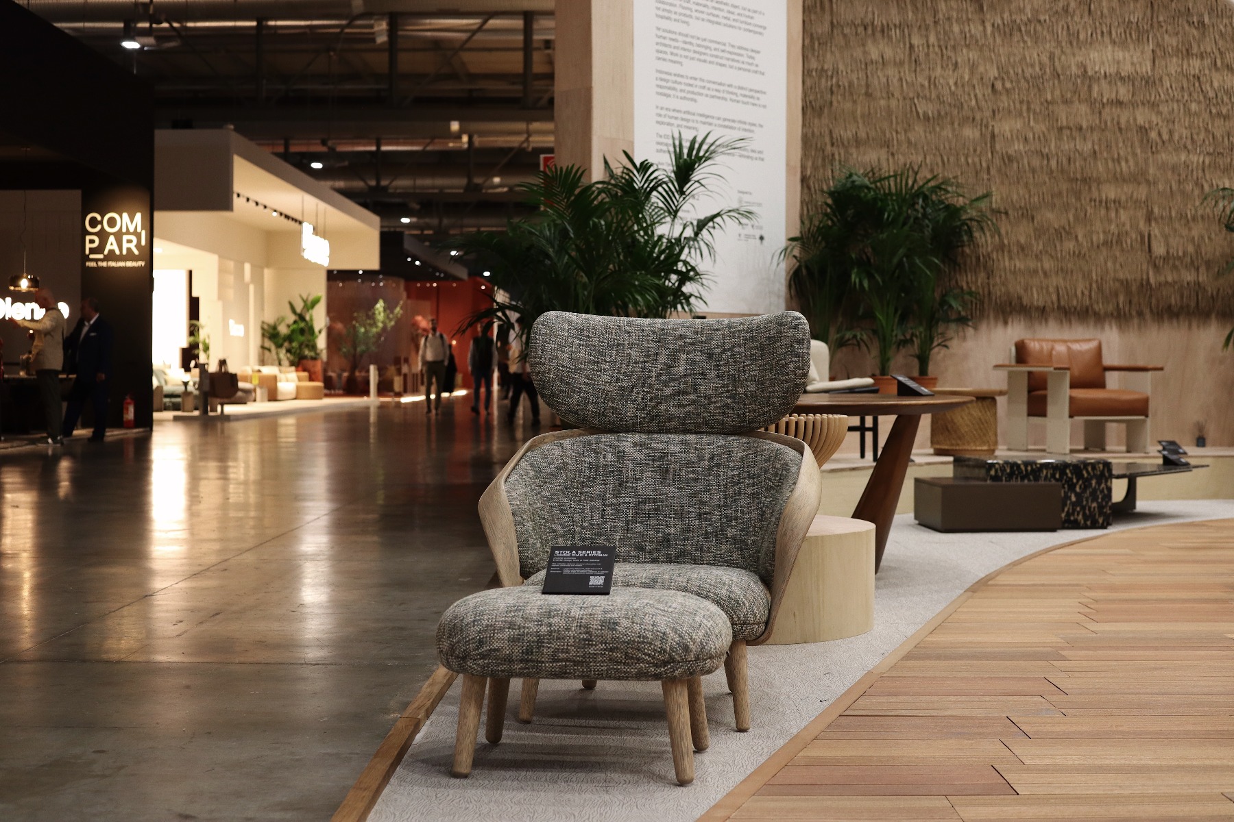 STOLA Lounge CHair