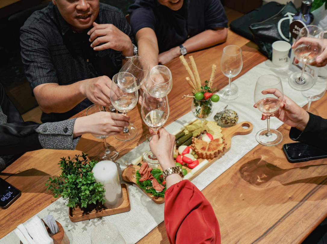 VIVERE dan IDEMU Rayakan Anniversary Melalui Pengalaman Wine, Cheese, dan Desain di The Art of Pairing: Sip, Style, & Savor